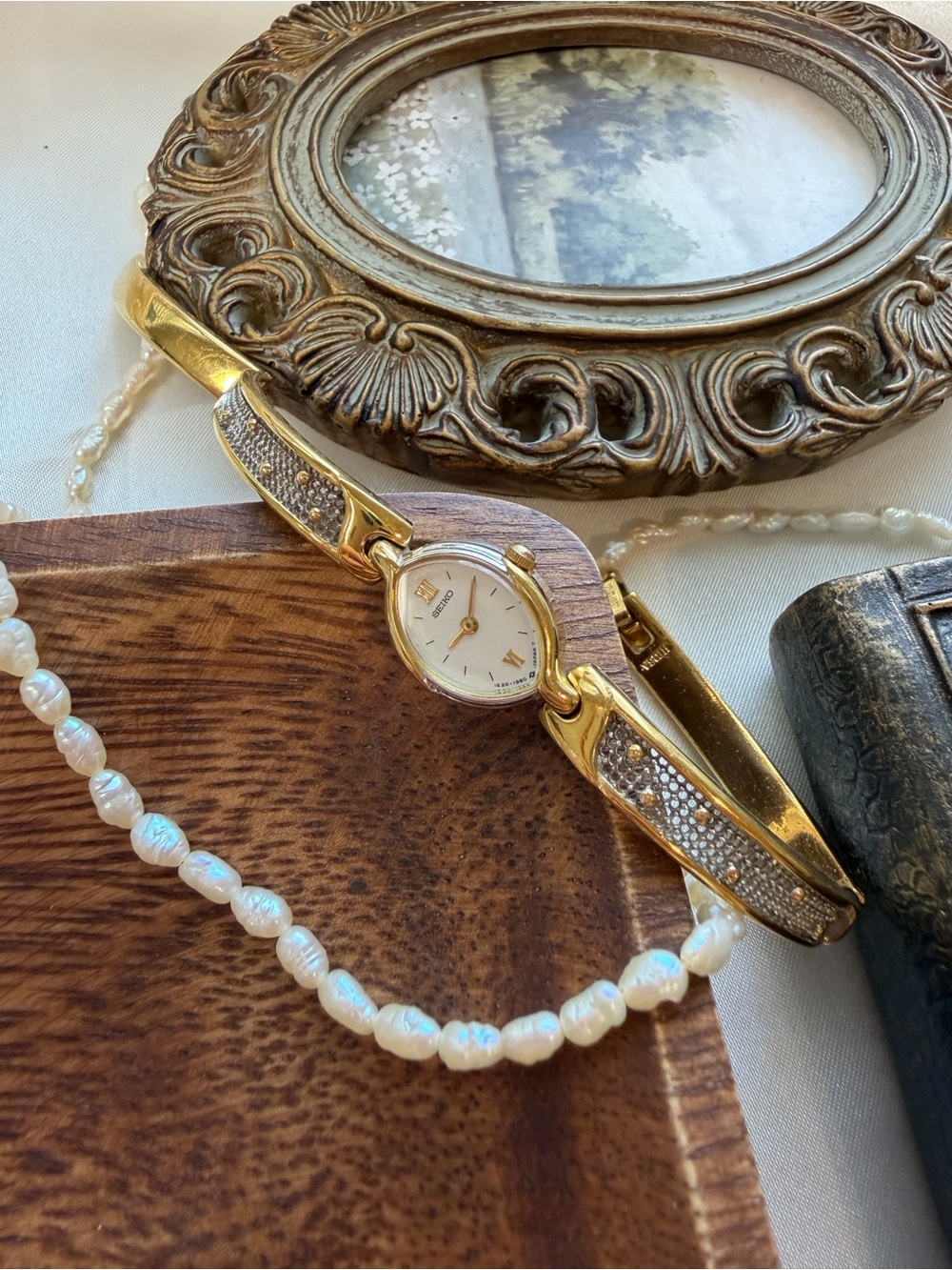 Seiko Elegant Gold Tone Ladies Bracelet Watch